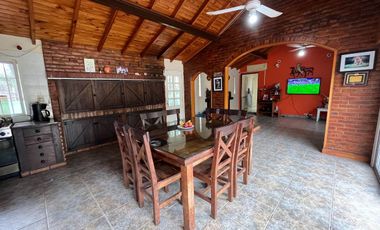 Casa en venta - 4 Dormitorios 3 Baños - 2.700Mts2 - Moreno