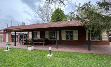 Casa en venta - 4 Dormitorios 3 Baños - 2.700Mts2 - Moreno