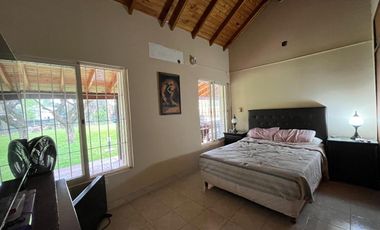 Casa en venta - 4 Dormitorios 3 Baños - 2.700Mts2 - Moreno