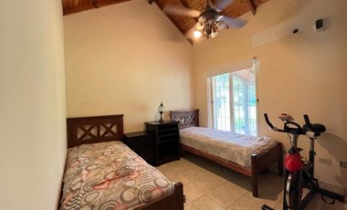 Casa en venta - 4 Dormitorios 3 Baños - 2.700Mts2 - Moreno