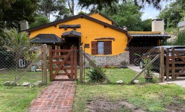 Casa en venta - 4 Dormitorios 3 Baños 1 Cochera - 450Mts2 - Mar del Plata