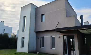 Casa en venta - 4 Dormitorios 3 Baños - Cochera - 858Mts2 - Tigre