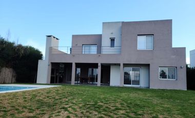 Casa en venta - 4 Dormitorios 3 Baños - Cochera - 858Mts2 - Tigre