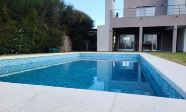 Casa en venta - 4 Dormitorios 3 Baños - Cochera - 858Mts2 - Tigre