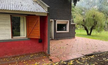 Casa en venta - 2 Dormitorios 2 Baños - 500mts2 - Merlo