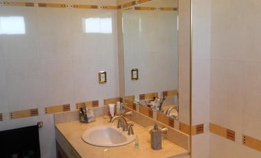 Departamento en venta - 4 Dormitorios 4 Baños - 200Mts2 - Castelar