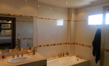 Departamento en venta - 4 Dormitorios 4 Baños - 200Mts2 - Castelar