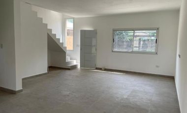 Dúplex en venta - 2 Dormitorios 2 Baños - Cochera - 238Mts2 - Pilar