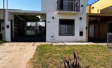 Dúplex en venta - 2 Dormitorios 1 Baño - Cochera - 200Mts2 - Saladillo