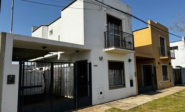 Dúplex en venta - 2 Dormitorios 1 Baño - Cochera - 200Mts2 - Saladillo