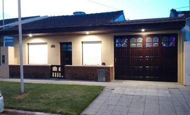 Casa en venta - 2 Dormitorios 2 Baños - Cochera - 333Mts2 - Mar del Plata