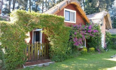 Casa en venta - 2 Dormitorios 1 Baño - 100Mts2 - Loma Verde