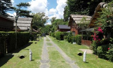 Casa en venta - 2 Dormitorios 1 Baño - 100Mts2 - Loma Verde