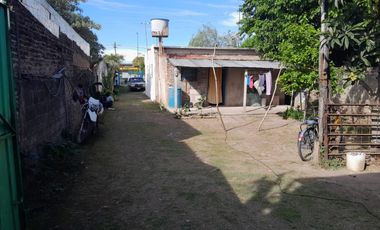 Casa en venta - 2 Dormitorios 2 Baños - Cochera - 500Mts2 - Florencio Varela