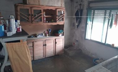 Casa en venta - 2 Dormitorios 2 Baños - Cochera - 500Mts2 - Florencio Varela