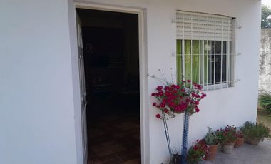 Casa en venta - 2 Dormitorios 2 Baños - Cochera - 500Mts2 - Florencio Varela