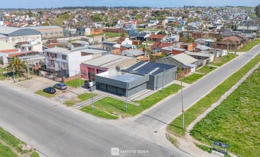 Venta - Gran Local Comercial sobre Av. Fortunato de la Plaza esq. Udine