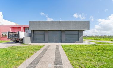 Venta - Gran Local Comercial sobre Av. Fortunato de la Plaza esq. Udine