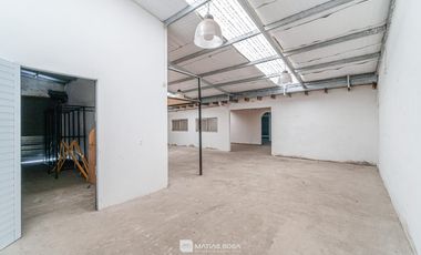 Venta - Gran Local Comercial sobre Av. Fortunato de la Plaza esq. Udine