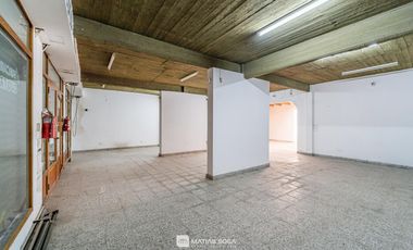 Venta - Gran Local Comercial sobre Av. Fortunato de la Plaza esq. Udine