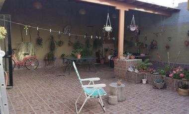 Casa en venta - 4 Dormitorios 2 Baños - Cochera - 240Mts2 - Tunuyán