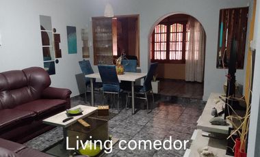 Casa en venta - 4 Dormitorios 2 Baños - Cochera - 240Mts2 - Tunuyán