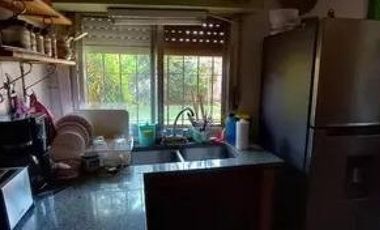 Casa en venta - 2 Dormitorios 2 Baños - Cochera - 237Mts2 - Quilmes