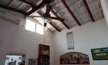 Casa en venta - 2 Dormitorios 2 Baños - Cochera - 237Mts2 - Quilmes