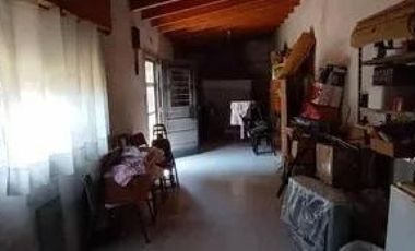 Casa en venta - 2 Dormitorios 2 Baños - Cochera - 237Mts2 - Quilmes