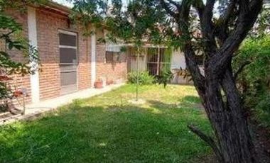 Casa en venta - 2 Dormitorios 2 Baños - Cochera - 237Mts2 - Quilmes