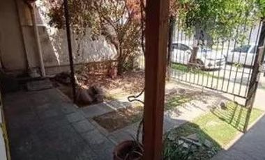 Casa en venta - 2 Dormitorios 2 Baños - Cochera - 237Mts2 - Quilmes