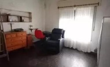 Casa en venta - 2 Dormitorios 2 Baños - Cochera - 237Mts2 - Quilmes