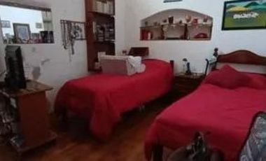 Casa en venta - 2 Dormitorios 2 Baños - Cochera - 237Mts2 - Quilmes