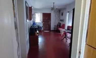 Casa en venta - 2 Dormitorios 2 Baños - Cochera - 237Mts2 - Quilmes