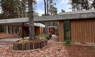 Casa en venta - 4 Dormitorios 5 Baños - Cochera - 900Mts2 - Pinamar