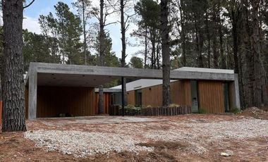 Casa en venta - 4 Dormitorios 5 Baños - Cochera - 900Mts2 - Pinamar