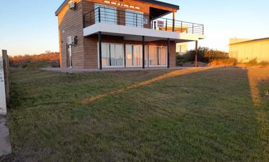 Casa en venta - 2 Dormitorios 2 Baños - Cocheras - 160Mts2 - Neuquén