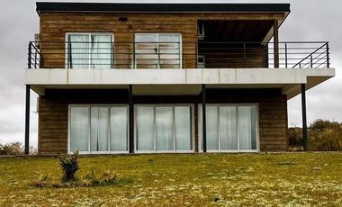 Casa en venta - 2 Dormitorios 2 Baños - Cocheras - 160Mts2 - Neuquén