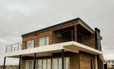 Casa en venta - 2 Dormitorios 2 Baños - Cocheras - 160Mts2 - Neuquén