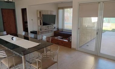 Casa en venta - 3 Dormitorios 3 Baños - 560Mts2 - Villa Nueva, Córdoba