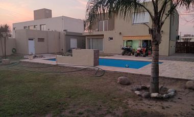 Casa en venta - 3 Dormitorios 3 Baños - 560Mts2 - Villa Nueva, Córdoba