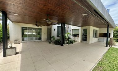 Casa en Funes Hills Cadaques. Lote 273. Piscina. Hermosa ubicación