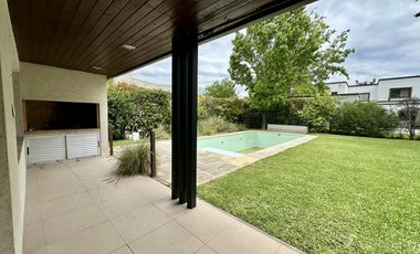 Casa en Funes Hills Cadaques. Lote 273. Piscina. Hermosa ubicación