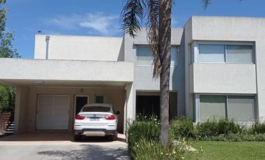 Casa en Funes Hills Cadaques. Lote 273. Piscina. Hermosa ubicación