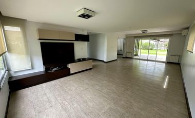 Casa en Funes Hills Cadaques. Lote 273. Piscina. Hermosa ubicación