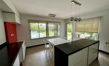 Casa en Funes Hills Cadaques. Lote 273. Piscina. Hermosa ubicación