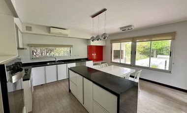 Casa en Funes Hills Cadaques. Lote 273. Piscina. Hermosa ubicación