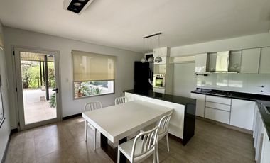 Casa en Funes Hills Cadaques. Lote 273. Piscina. Hermosa ubicación