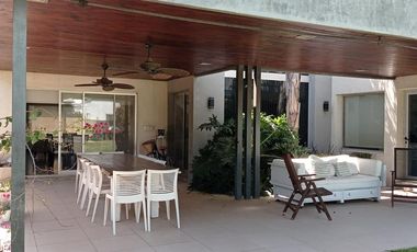 Casa en Funes Hills Cadaques. Lote 273. Piscina. Hermosa ubicación