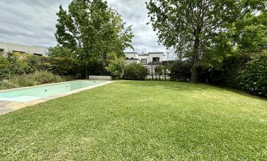 Casa en Funes Hills Cadaques. Lote 273. Piscina. Hermosa ubicación